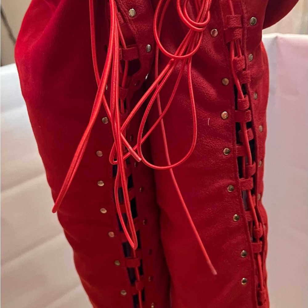 Women’s red suede like material sz 7.5 with a 4” heel. - Picture 4 of 10